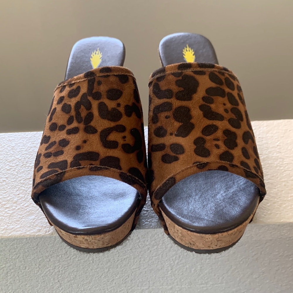 Volatile leopard wedges